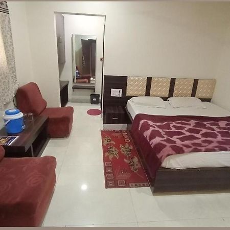 Hotel Paradise Stays Pachmarhi Exterior photo