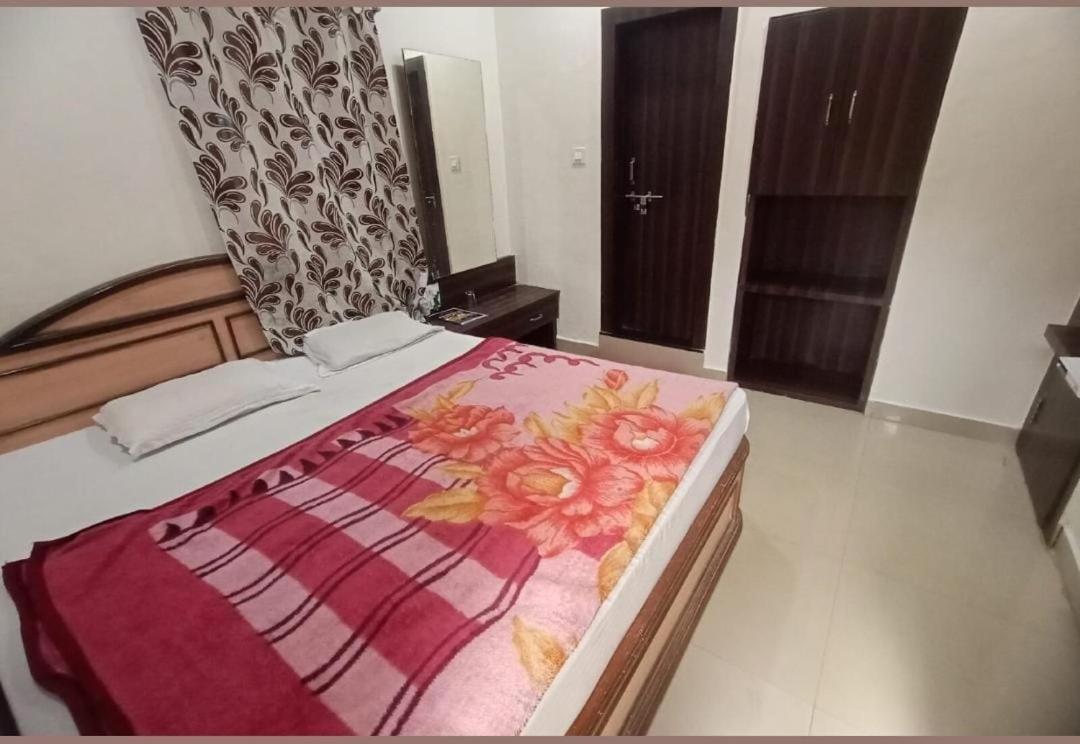 Hotel Paradise Stays Pachmarhi Exterior photo