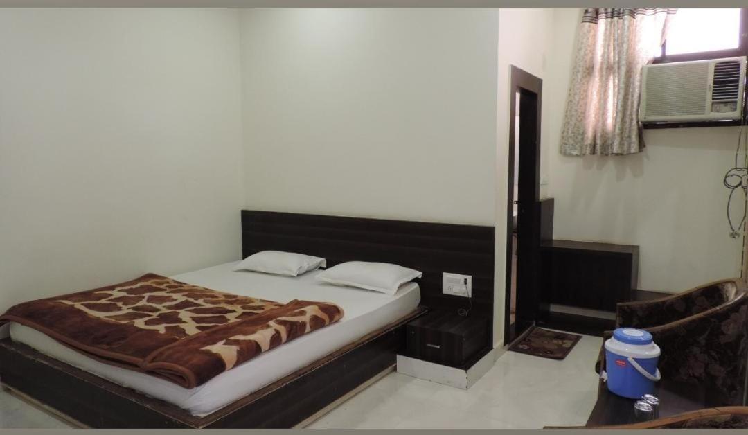 Hotel Paradise Stays Pachmarhi Exterior photo