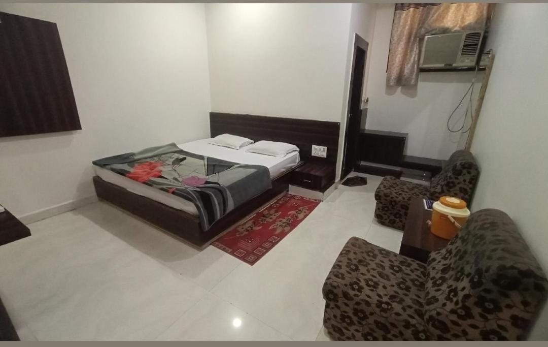 Hotel Paradise Stays Pachmarhi Exterior photo