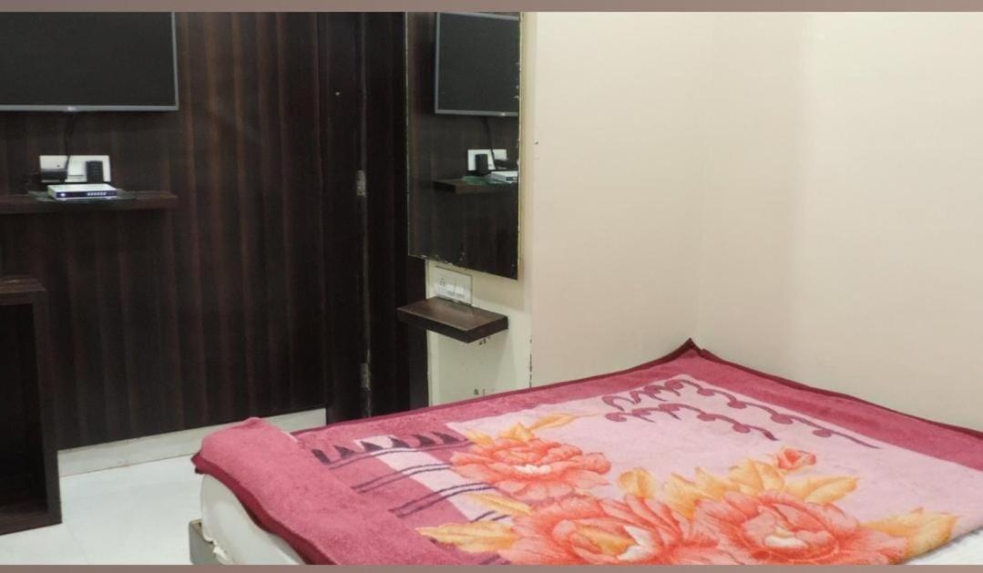 Hotel Paradise Stays Pachmarhi Exterior photo