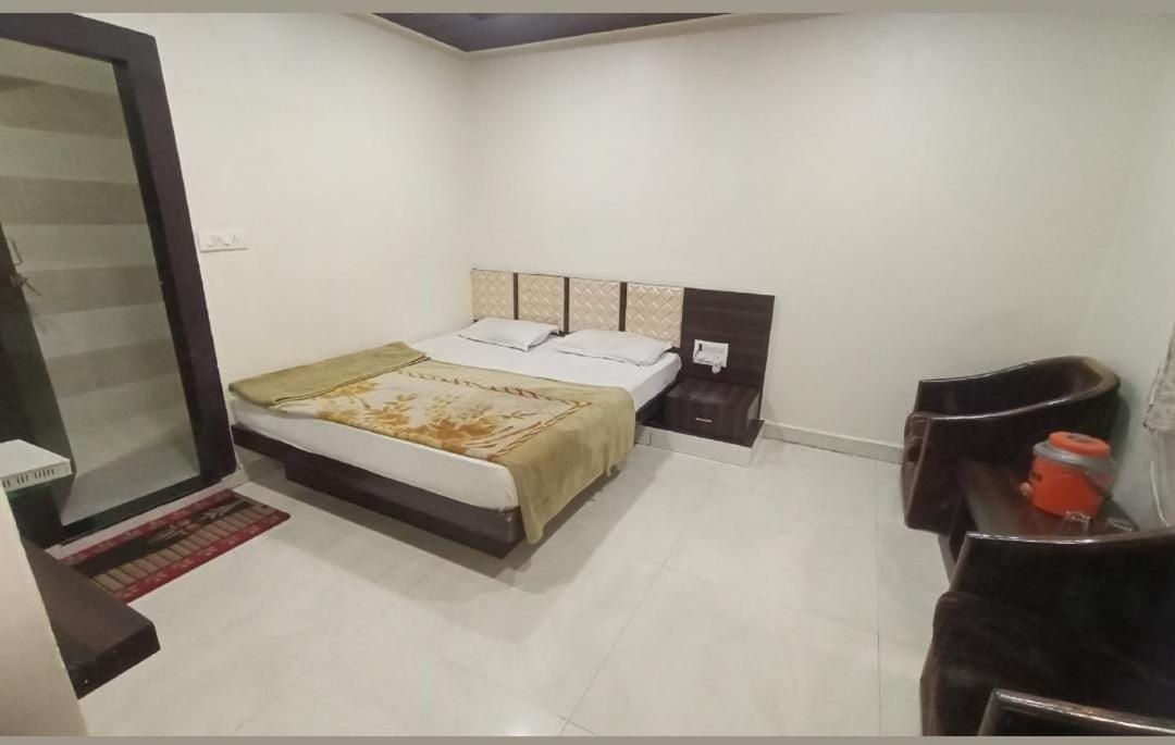 Hotel Paradise Stays Pachmarhi Exterior photo